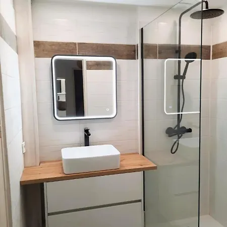 T2 A 50 Metres De La Lägenhet *